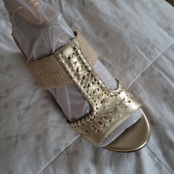 Jack Rogers gold wedges - sz 9 - Picture 6 of 7